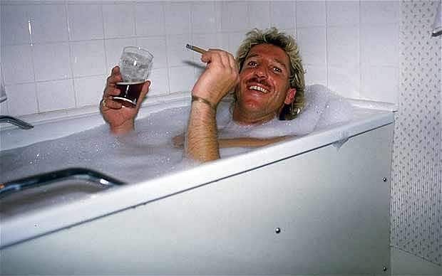 3 star cricketers who were spotted smoking