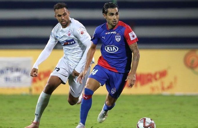 Bengaluru FC&#039;s Dimas Delgado wins a tussle with Robin Singh of FC Pune City