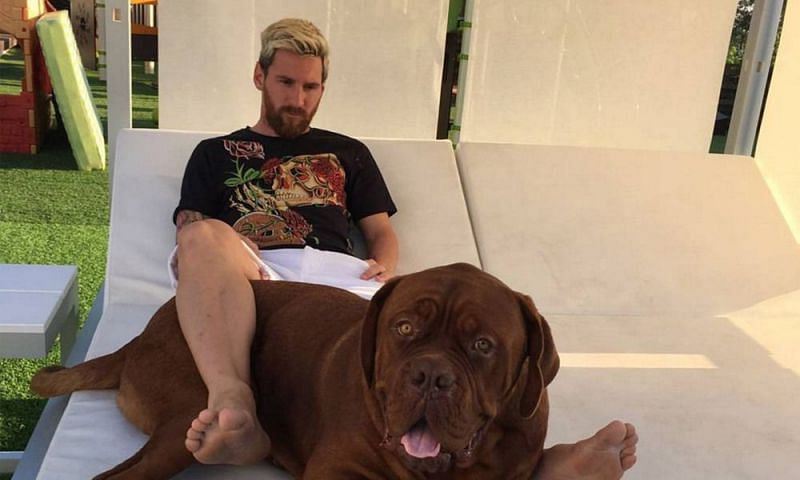 Lionel Messi chilling with Hulk