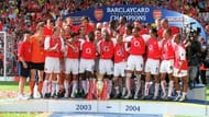 Arsenal squad with the winner's medal and trophy