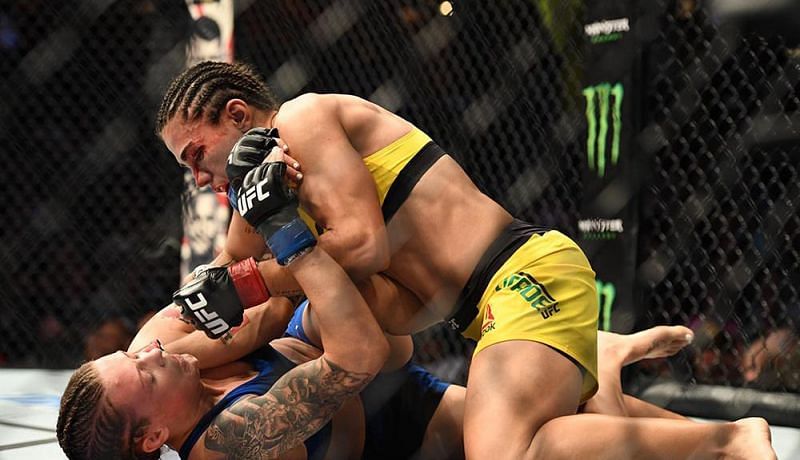 Andrade dominates Calderwood in their Strawweight bout