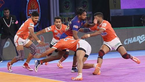 Puneri Paltan defence kept the Bengal raiders in check