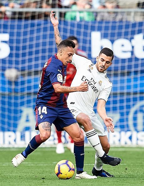 Ceballos looked like a fish out of water trying to play the same role as Casemiro, and it&#039;s time Solari gave the role to someone who plays that role naturally (MARCOS LLORENTE!)