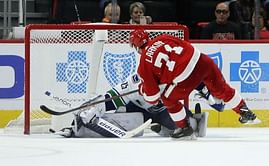 Larkin's shootout goal gives Red Wings 3-2 win over Canucks