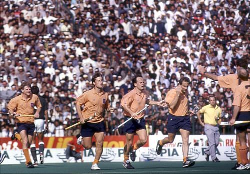 1990 FIH World Cup: the Netherlands become champions in front of a stunned Pakistani crowd