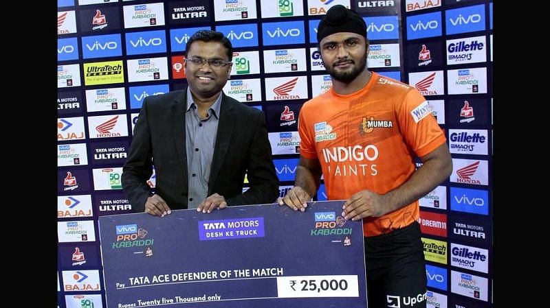 Surender Singh won the TATA Ace Defender of the Match on two occasions in the Mumbai leg.