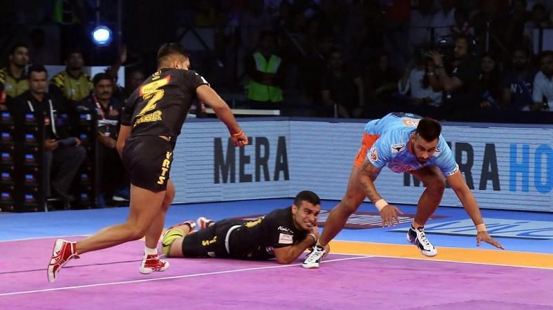 Will the iron defense of the Telugu Titans be able to stop the Bengal raiders?