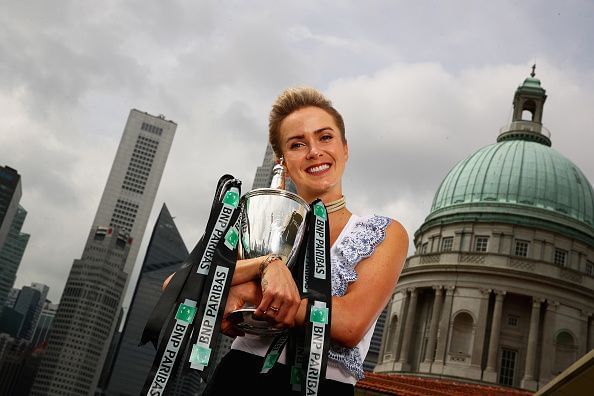 Elina Svitolina with the 2018 BNP Paribas WTA Finals Singapore trophy