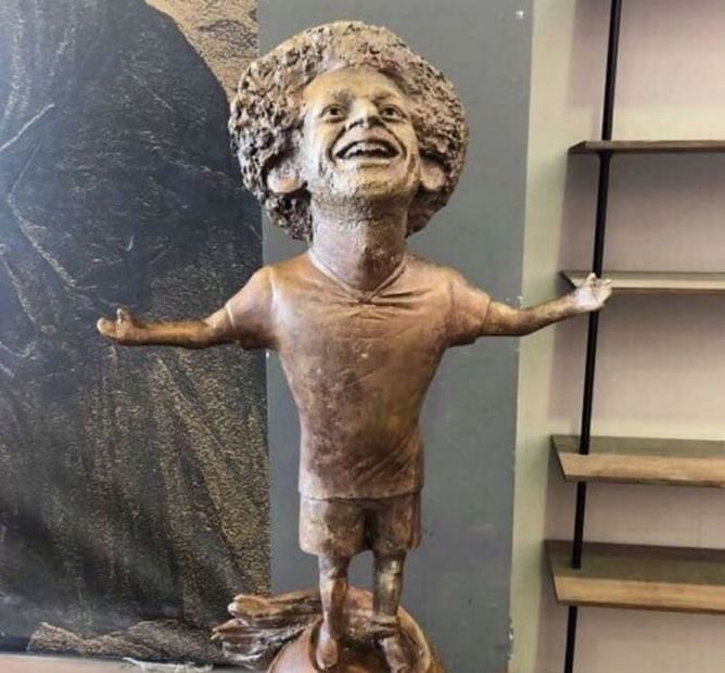 Liverpool's Mo Salah responds to infamous statue of himself, contacts sculptor
