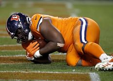 Broncos snap Steelers' six-game winning streak 24-17
