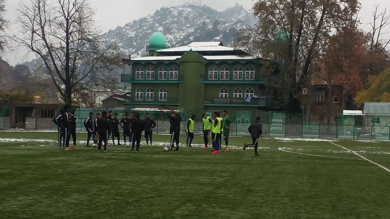 Real Kashmir players train in snow ahead of their match against Churchill Brothers (Image: AIFF Media)