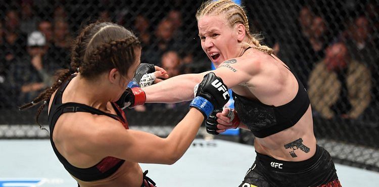 Valentina Shevchenko outpointed Joanna Jedrzejczyk to capture the Flyweight title