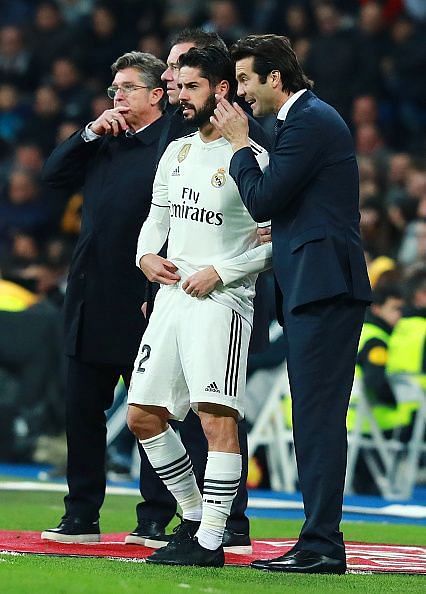 Solari has received mixed reviews about his handling of Isco, but his decision to give others minutes ahead of the Spanish magician proved to be beneficial for the team so far. He came on tonight for the final 10 minutes of the game and he looked his lively self, trying to take on beat players.