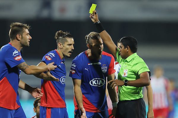 The referees had another forgettable day at the office [Image: ISL]