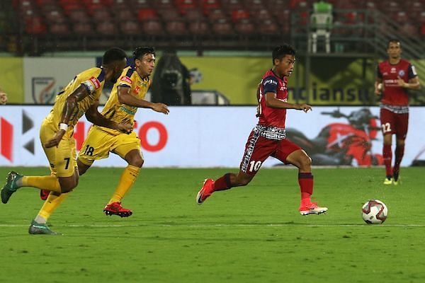 Both Jamshedpur FC and Kerala Blasters FC stayed at their respective places in the table and have much to worry about going into the second half of the season (Image Courtesy: ISL)