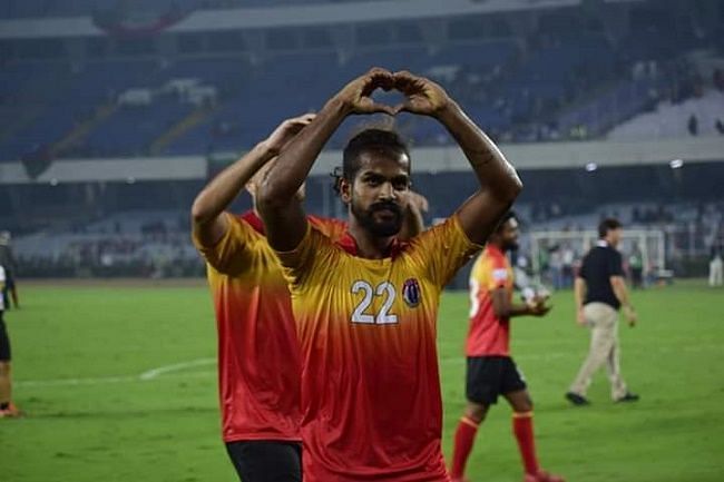 Jobby Justin acknowledges the East Bengal fans [Image: I-League]
