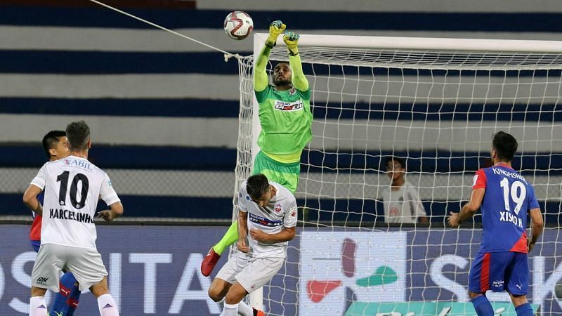 Kamaljit Singh makes a save for FC Pune City against Bengaluru FC