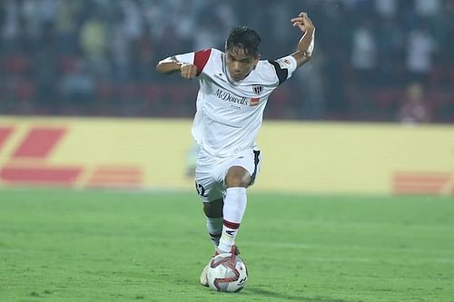 Khawlhring Lalthathanga aka Puitea in action for NorthEast United (Image: ISL)