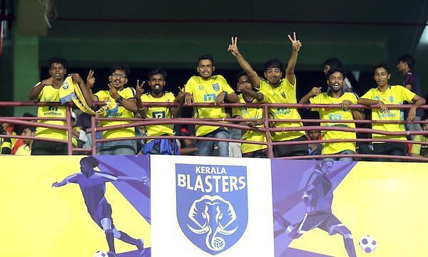 Fan group Manjapadda called out their agitation against the lack of quality football being displayed on the pitch by not turning up for the game (Image Courtesy: ISL)