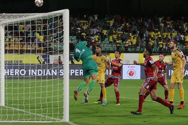 There were some brilliant saves in the match (Image Courtesy: ISL)