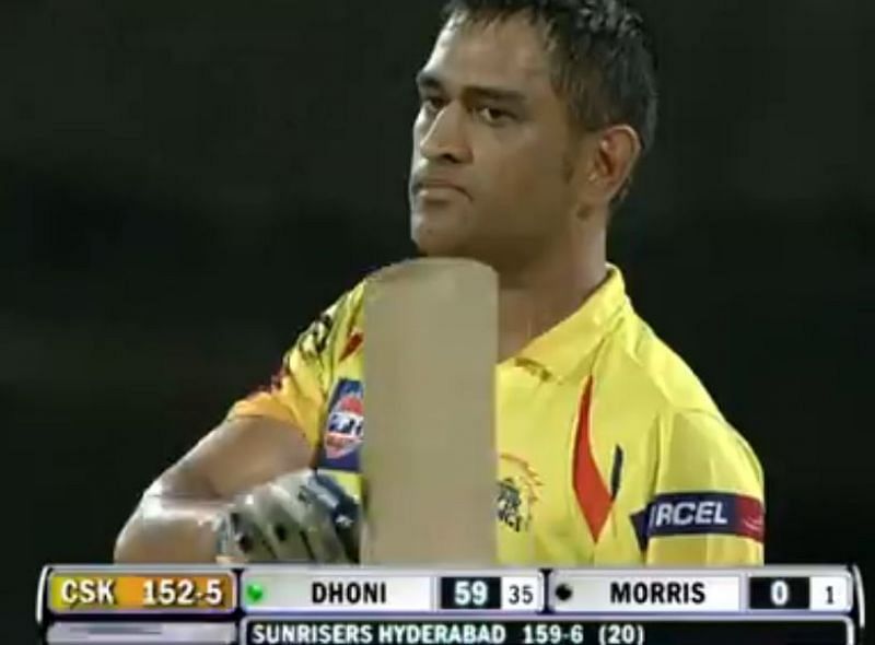 Dhoni showed great sportsmanship in a crunch situation