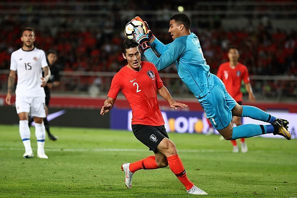 Lee Yong, 32 years old has 37 matches for South Korea as a right back