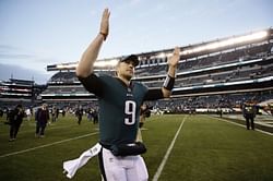 Eagles, behind Foles, stay alive in NFC playoff race