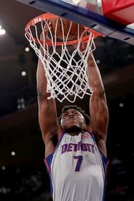Stanley Johnson dunking the ball against Warriors