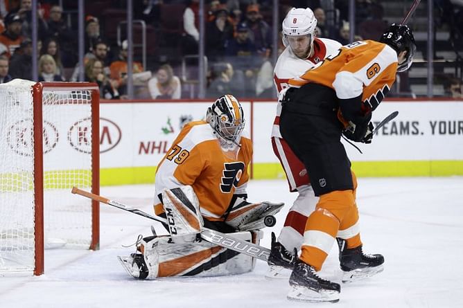 Hart stops 20 shots in NHL debut, Flyers top Red Wings 3-2