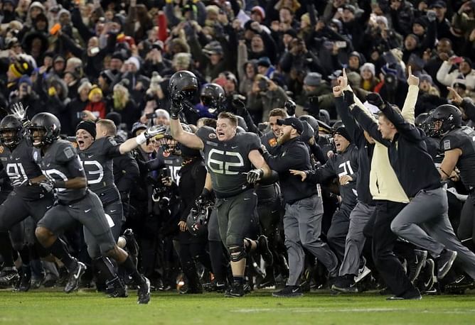 Army-Navy rivalry features Trump tossing coin at 119th game