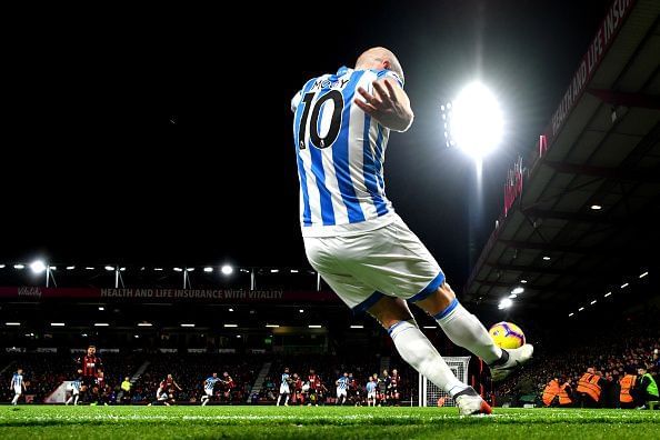 Aaron Mooy takes a corner