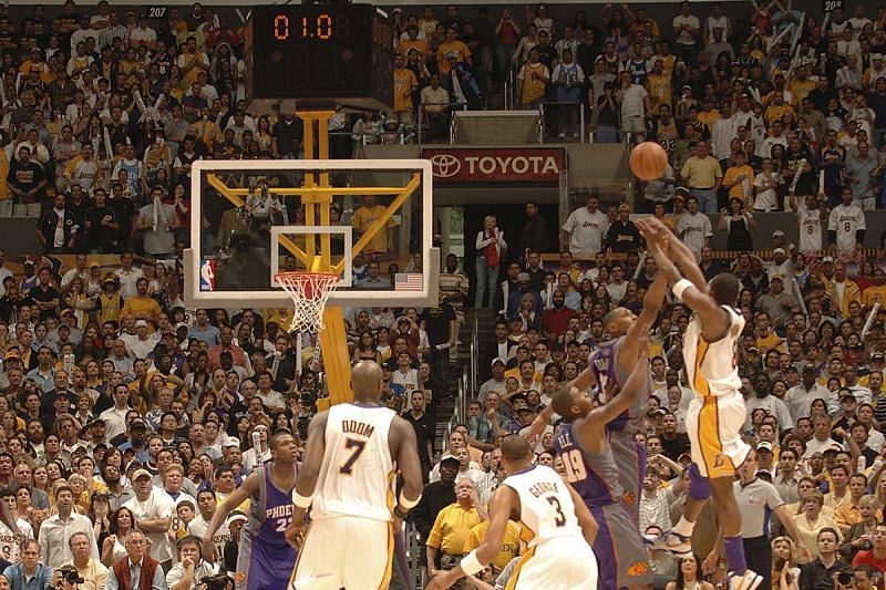 Kobe nails the game-winner as time expires