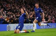 David Luiz celebrates after scoring his side's second goal