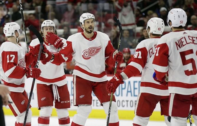 Kronwall, Bernier lead Red Wings to 4-1 win over Hurricanes