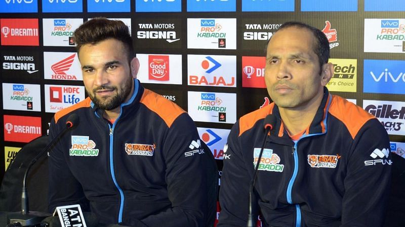 Ran Singh (left) and Jagdish Kumble talk after the match (Image courtesy: Pro Kabaddi League)