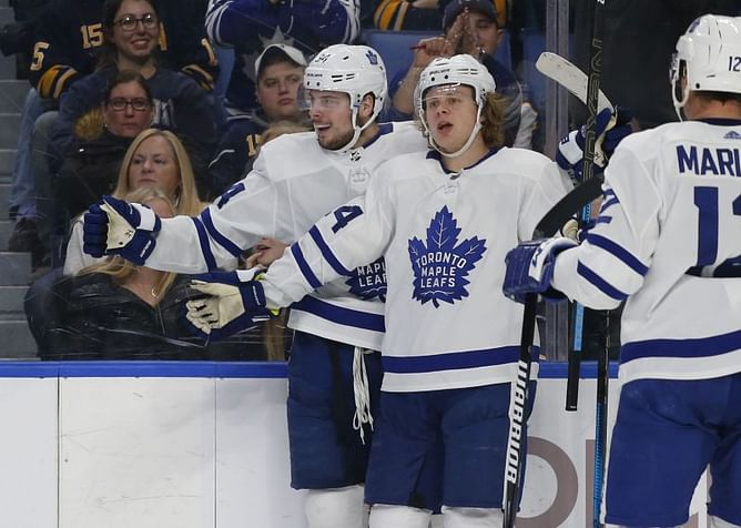 Matthews scores 2 for Maple Leafs in 4-3 OT win over Sabres