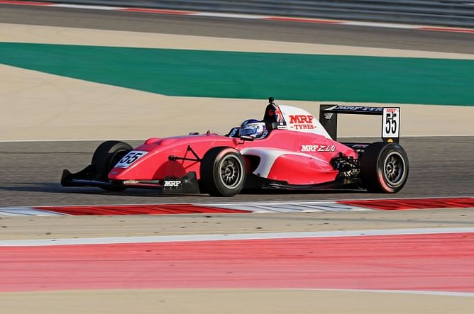 Jamie Chadwick sets early pace in MRF Challenge Round 2