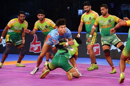 Action from the Bengal Warriors vs Patna Pirates PBL Season 6 encounter