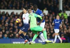 Twitter reacts to Jordan Pickford's horrific first-half performance against Tottenham