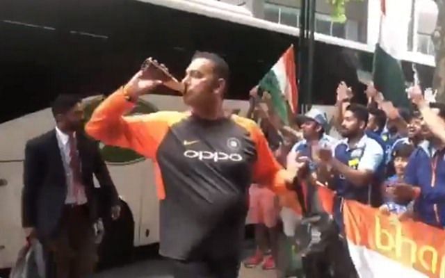 Watch: Ravi Shastri gulps down a beer as fans welcome Team India after winning the MCG Test