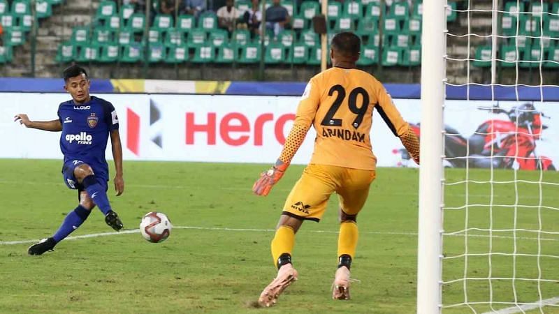 Isaac slots the ball past the goalkeeper after a brilliant low cross from Thoi Singh [Image: ISL]