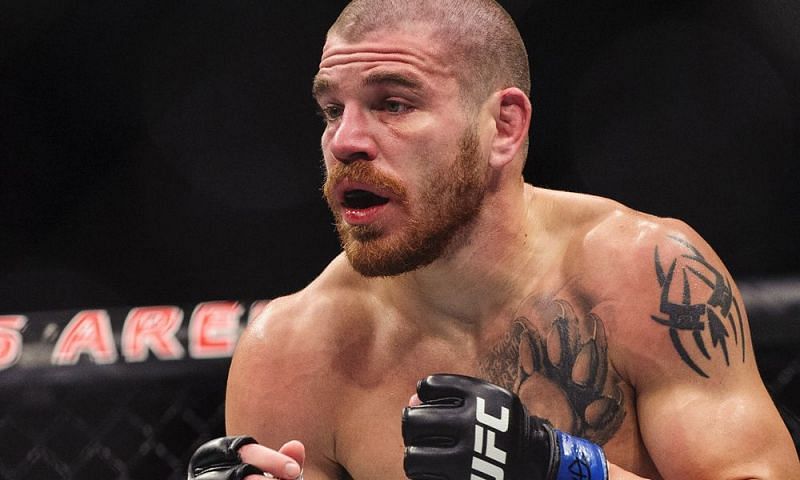 Veteran Jim Miller looks physically shot at this stage after years of action