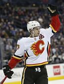 Gaudreau has 4 points, Flames rally past Blue Jackets 9-6
