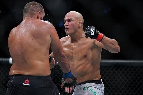 Junior dos Santos unloads on Tai Tuivasa at UFC Fight Night 142