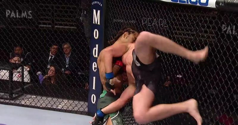 Roosevelt Roberts finished Darrell Horcher with a vicious guillotine