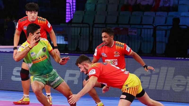 Can Pardeep Narwal penetrate the defensive &#039;Chakravyuh&#039; of the Gujarat Fortune Giants?