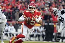 Chiefs romp past Raiders 35-3 to clinch AFC West, No. 1 seed