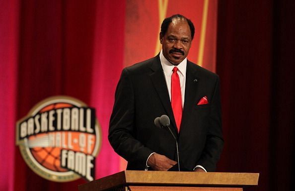 Artis Gilmore gets enshrined into the Basketball Hall of Fame