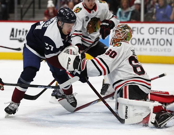 Collin Delia makes 35 saves, Blackhawks beat Avs 2-1