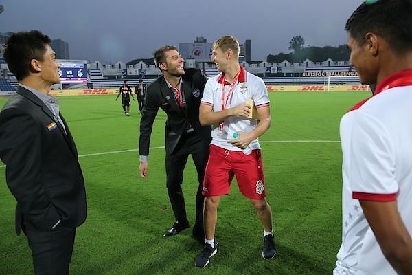 John Johnson (right) of ATK with Bengaluru FC defender Juanan Gonzalez (Image: ISL)